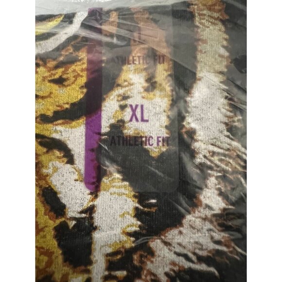 National Geographic Men's Big Cat Short Sleeve Graphic Crewneck T-Shirt Black XL - Picture 4 of 6